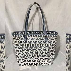 Michael Kors Jet Set MK Large Pocket Tote NWOT
